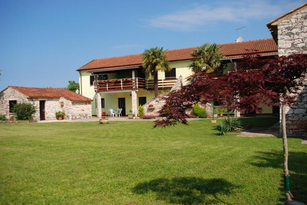 Moratto'S Apartments Umag Exterior photo